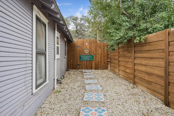 $2,300 | 211 Lessin Lane, Unit B, Austin, TX 78704