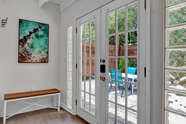 $2,300 | 211 Lessin Lane, Unit B, Austin, TX 78704