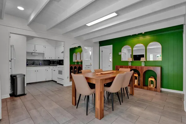 $2,300 | 211 Lessin Lane, Unit B, Austin, TX 78704