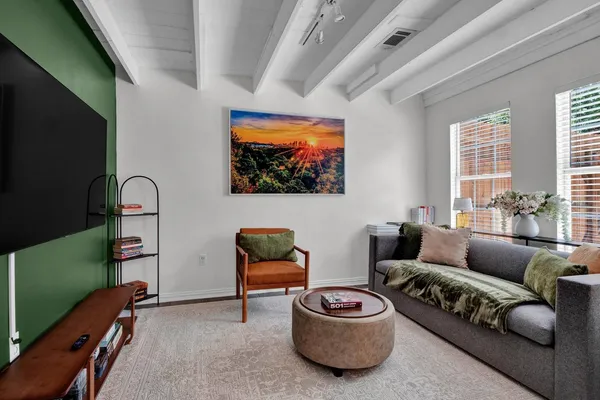 $2,300 | 211 Lessin Lane, Unit B, Austin, TX 78704