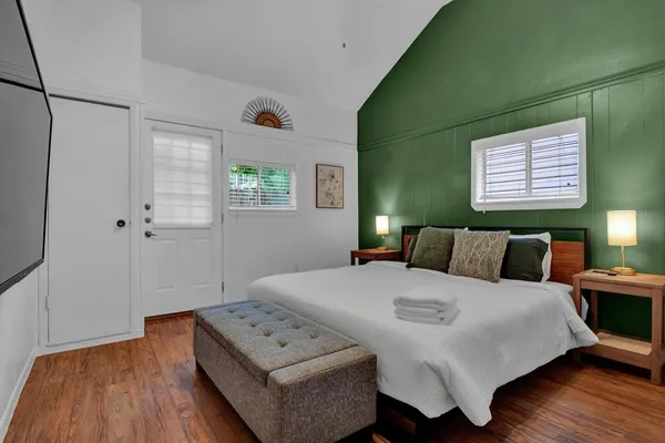 $2,300 | 211 Lessin Lane, Unit B, Austin, TX 78704