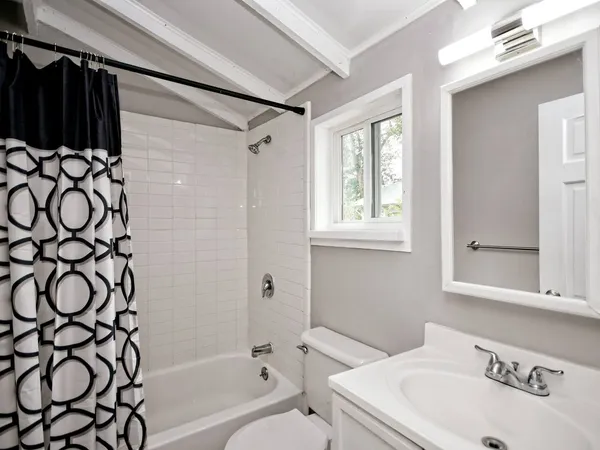 $2,300 | 211 Lessin Lane, Unit B, Austin, TX 78704