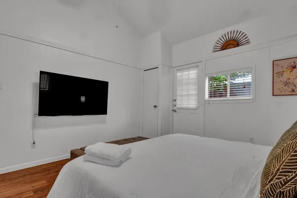 $2,300 | 211 Lessin Lane, Unit B, Austin, TX 78704