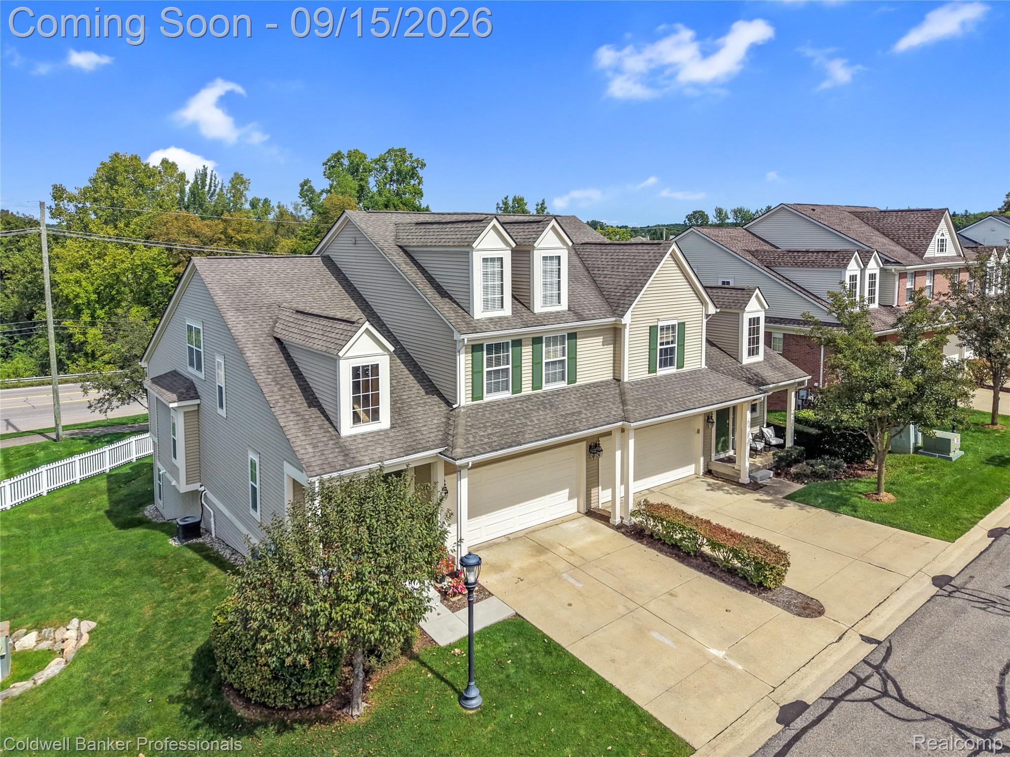 731 East Bluff Court Rochester, MI 48306 - Photo 3 of 42 DJI_20260910090549_0057_D.jpg