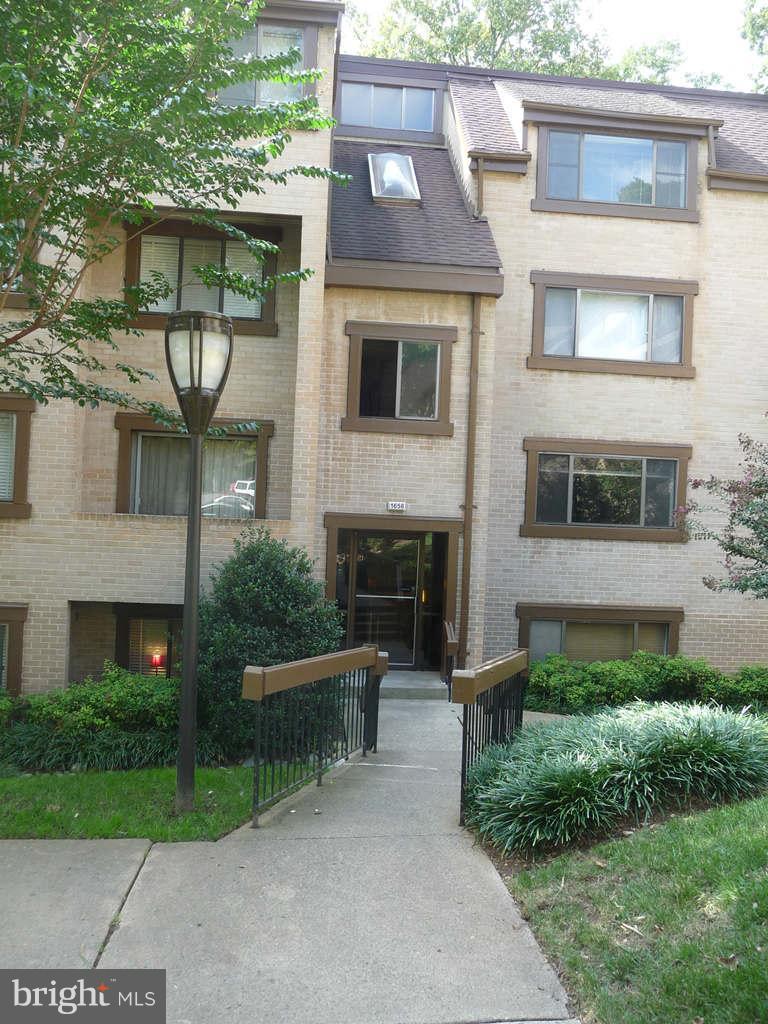 1656 Parkcrest Circle, Unit 201 Reston, VA 20190 - Photo 1 of 13 Exterior (Front)