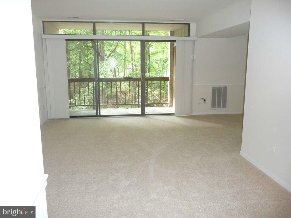 1656 Parkcrest Circle, Unit 201 Reston, VA 20190 - Photo 2 of 13 Living Room