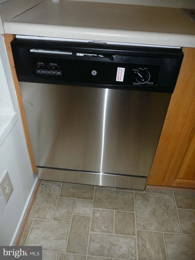 1656 Parkcrest Circle, Unit 201 Reston, VA 20190 - Photo 5 of 13 Kitchen
