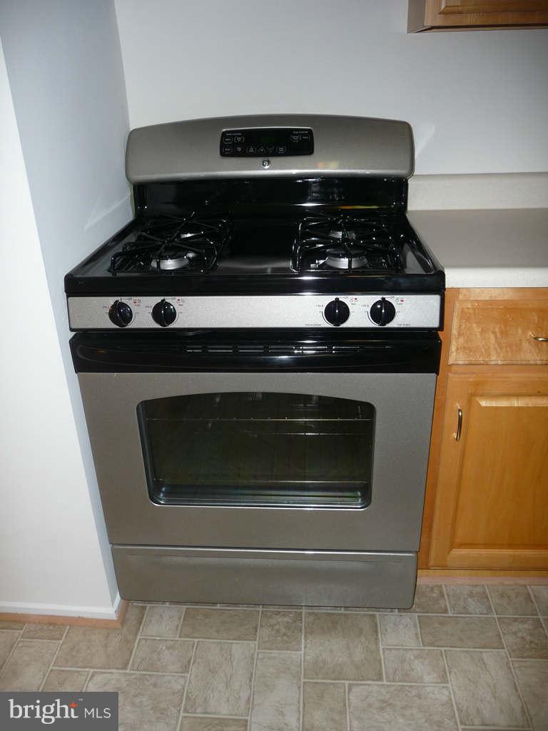 1656 Parkcrest Circle, Unit 201 Reston, VA 20190 - Photo 6 of 13 Kitchen
