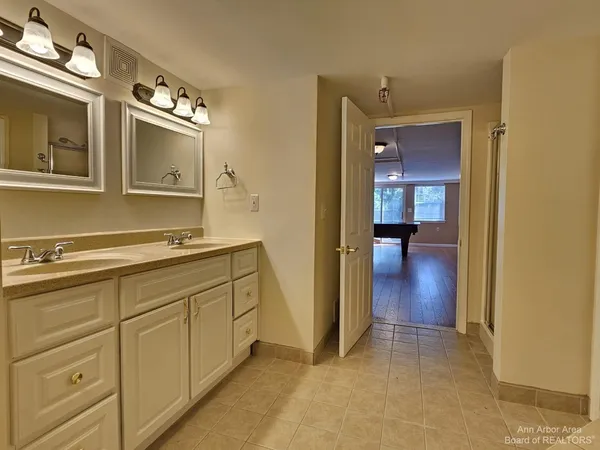 $1,950 | 1493 Silverbrook Ridge Drive, Walled Lake, MI 48390