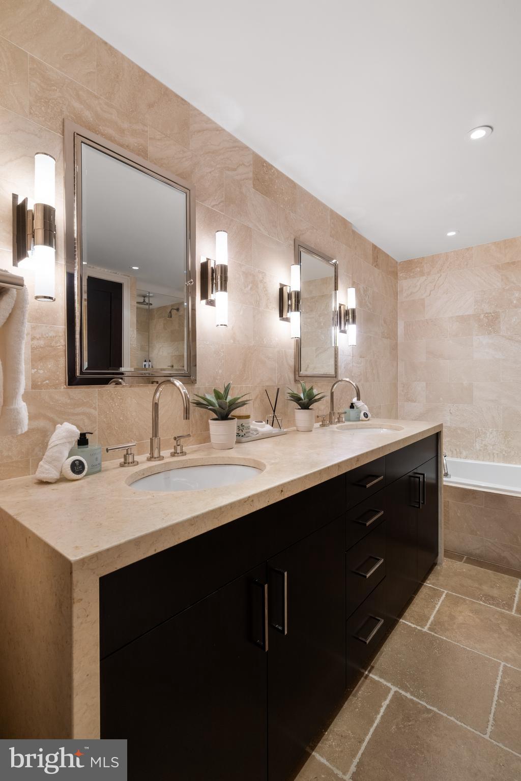 11990 Market Street, Unit 2101 Reston, VA 20190 - Photo 46 of 103 Designer lighting