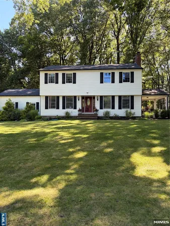$1,099,000 | 61 Heather Hill Lane, Woodcliff Lake, NJ 07677