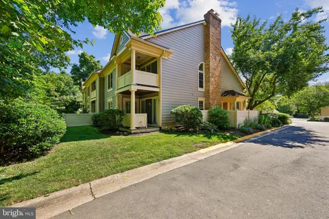 $750,000 | 5823 Linden Square Court, Unit 52, Rockville, MD 20852