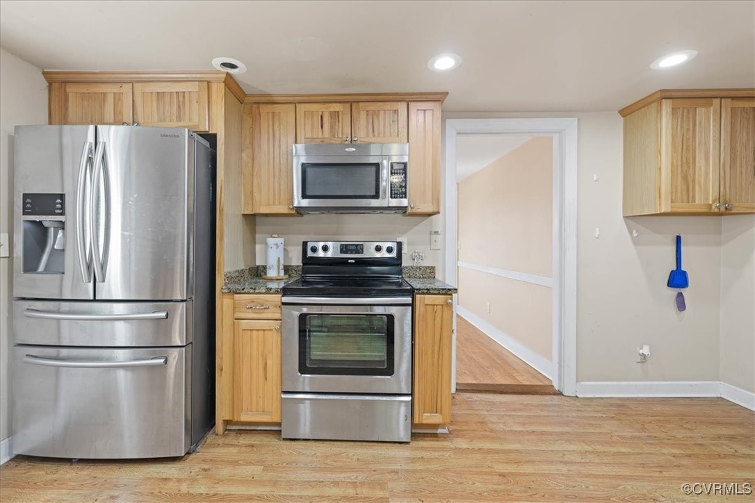 35161 Owens Grove Road Waverly, VA 23890 - Photo 18 of 35 Kitchen with appliances with stainless steel finis
