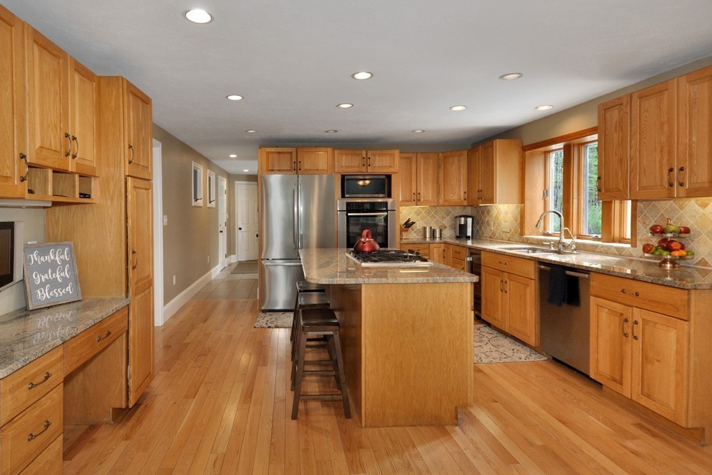26 Twin Maple Road Bolton, MA 01740 - Photo 10 of 33