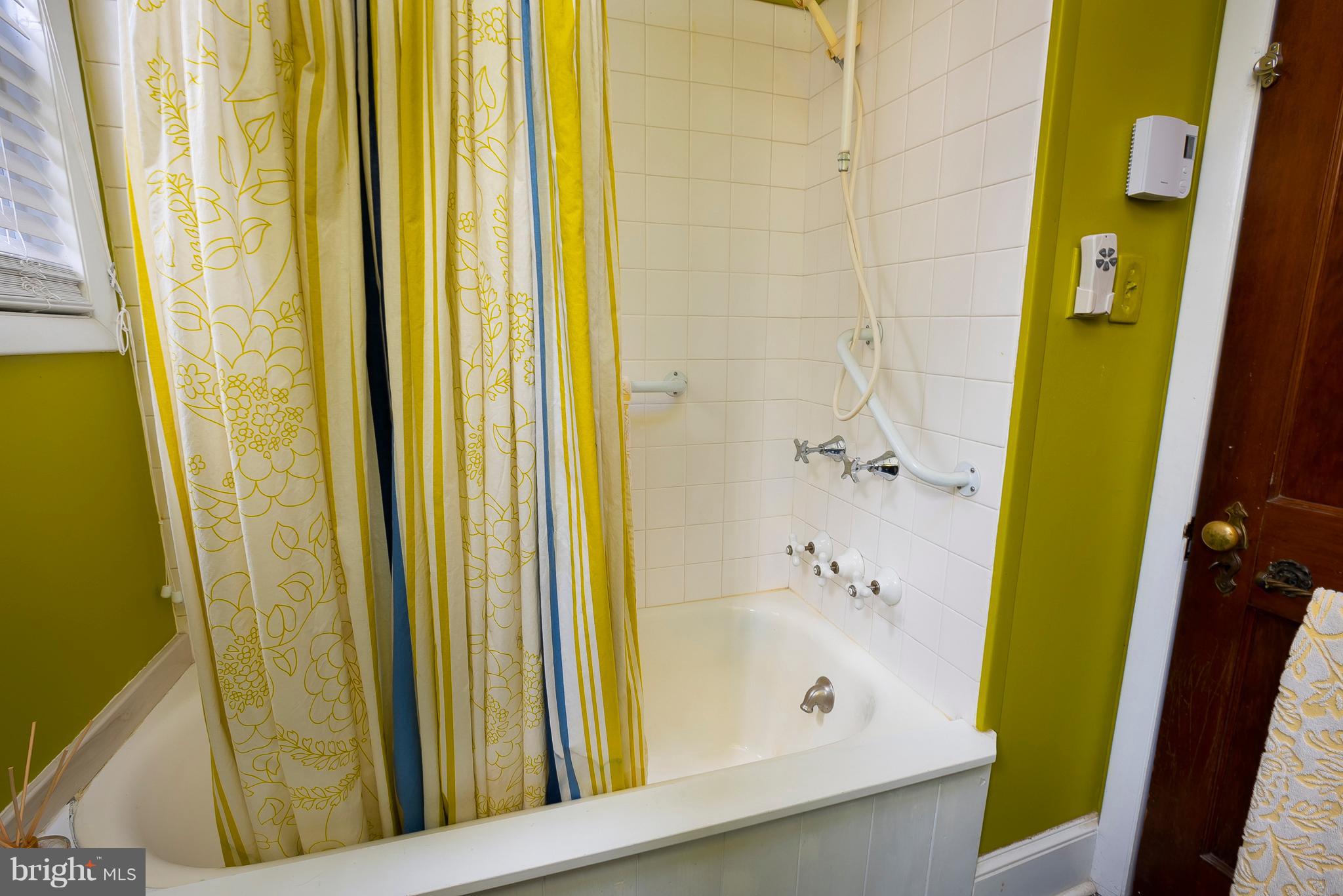 204 Cedarcroft Road Baltimore, MD 21212 - Photo 20 of 39 Bathroom 1 Tub