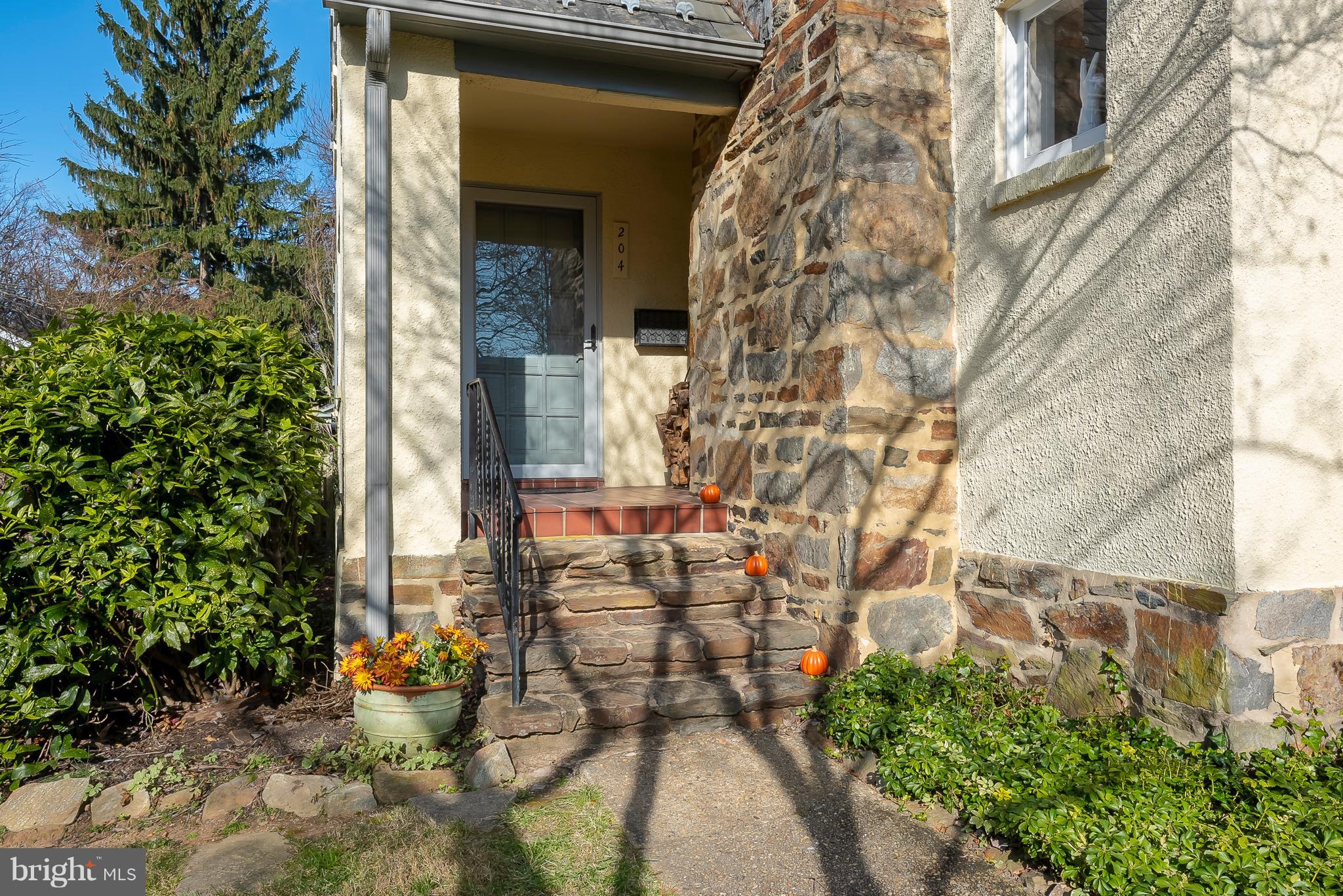 204 Cedarcroft Road Baltimore, MD 21212 - Photo 4 of 39 Front Porch