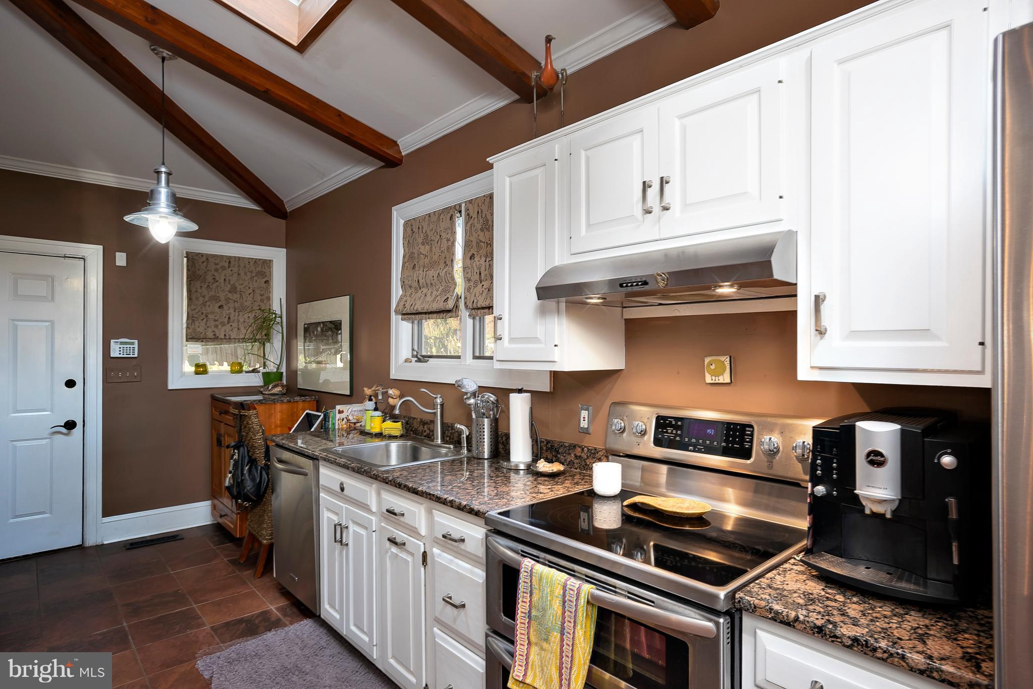 204 Cedarcroft Road Baltimore, MD 21212 - Photo 8 of 39 Kitchen