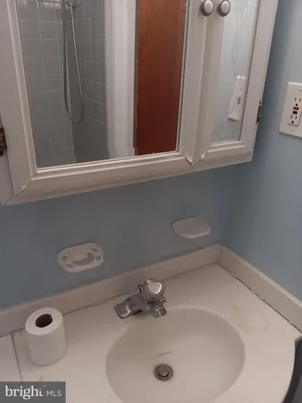 $1,950 | 4 Academy Avenue, Glenolden, PA 19036