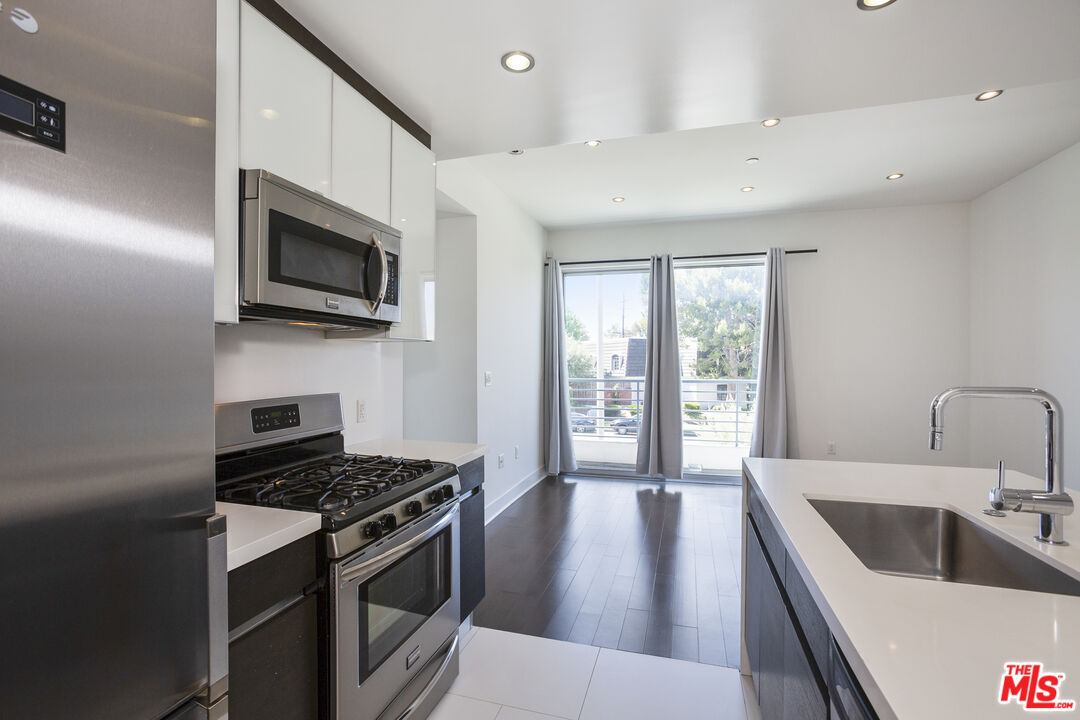 7857 West Manchester Avenue, Unit 110 Playa del Rey, CA 90293 - Photo 11 of 23