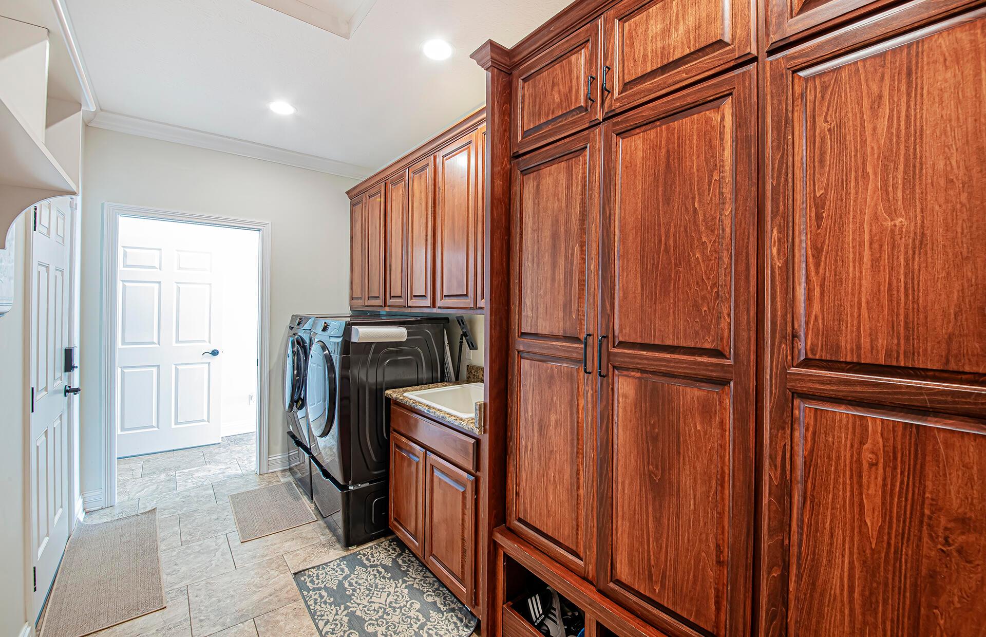 1176 Dale Ford Road Delaware, OH 43015 - Photo 20 of 77 20 Laundry Room