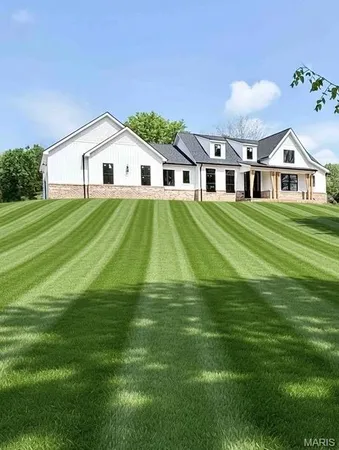 $839,900 | 169 Gall Road, Columbia, IL 62236