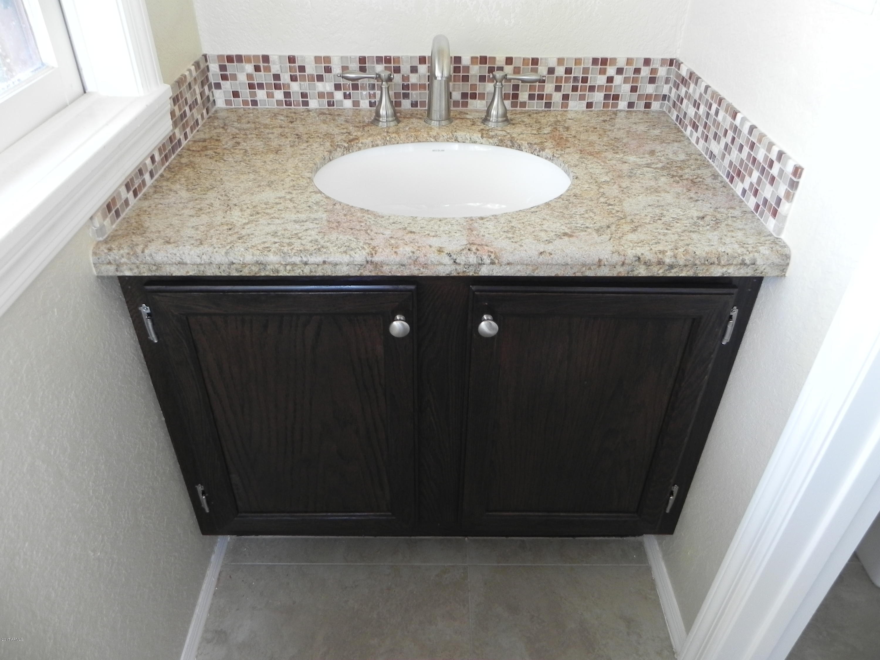 1402 East Osborn Road, Unit 18 Phoenix, AZ 85014 - Photo 8 of 11 08 Bathroom 2