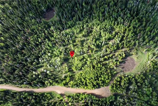 a view of a garden with sitting area