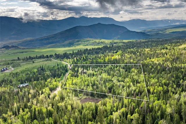 a view of a tennis court