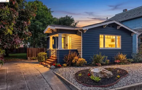 a view of a house with backyard tub and garden