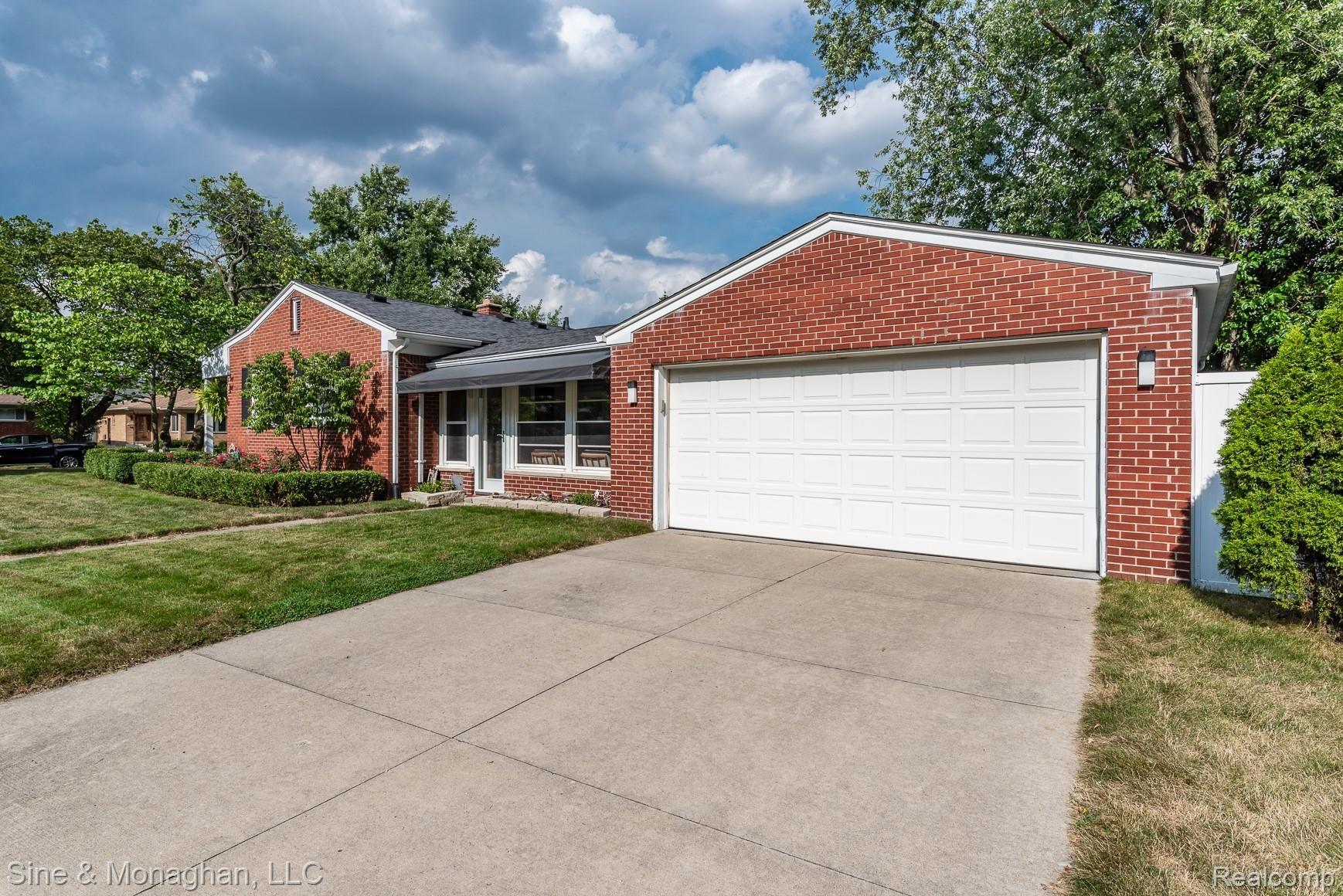 4033 Highfield Road Royal Oak, MI 48073 - Photo 29 of 32 Nice sized driveway to attached garage