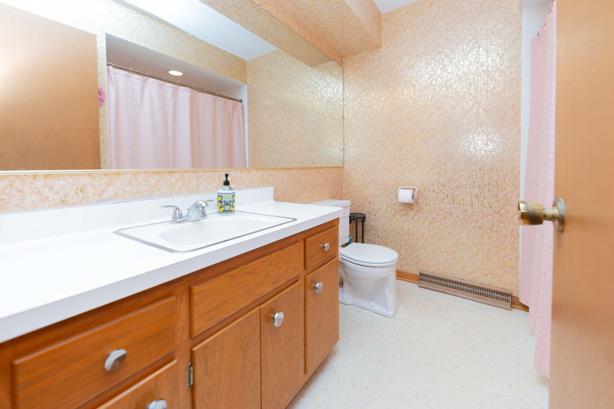 4928 North 89th Street Milwaukee, WI 53225 - Photo 17 of 44 Cathy4928N89th-23