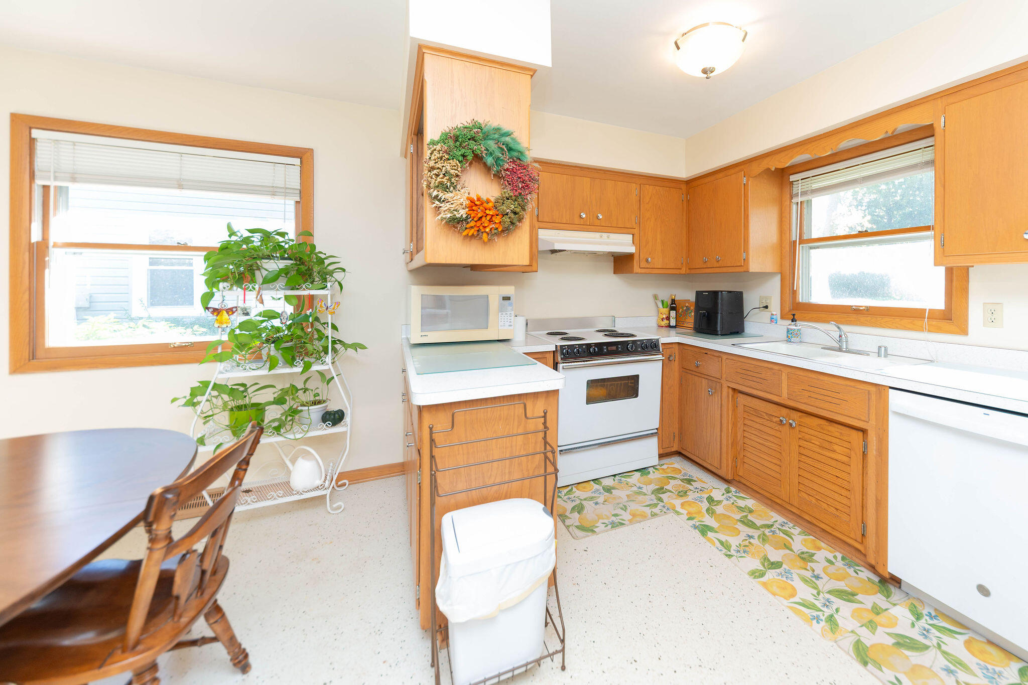 4928 North 89th Street Milwaukee, WI 53225 - Photo 10 of 44 Cathy4928N89th-42