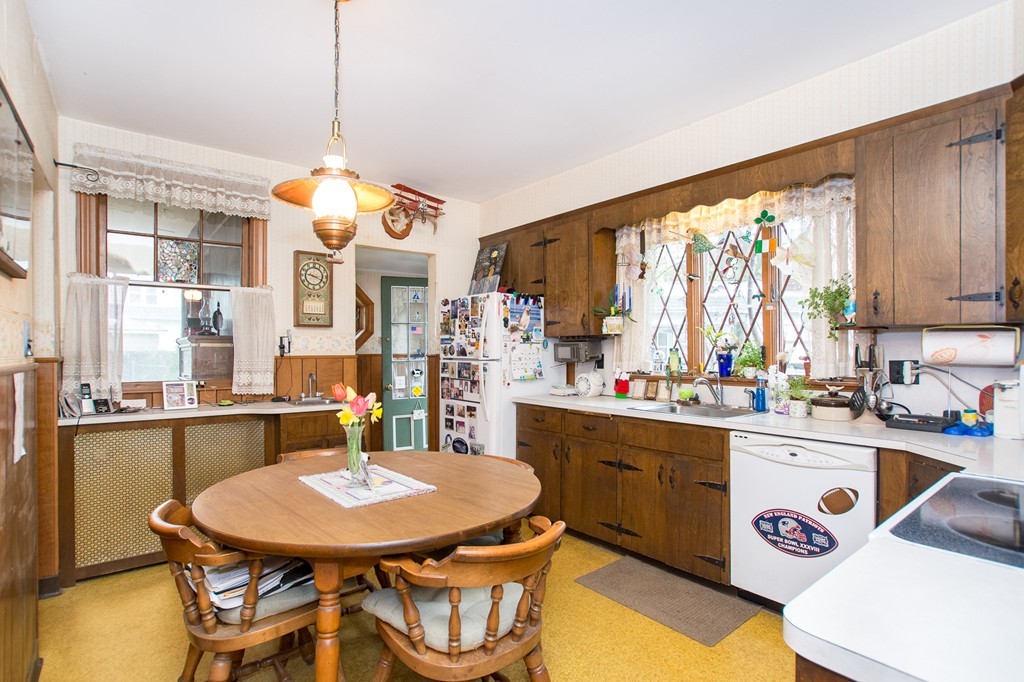 34 Willoughby Road Milton, MA 02186 - Photo 13 of 25