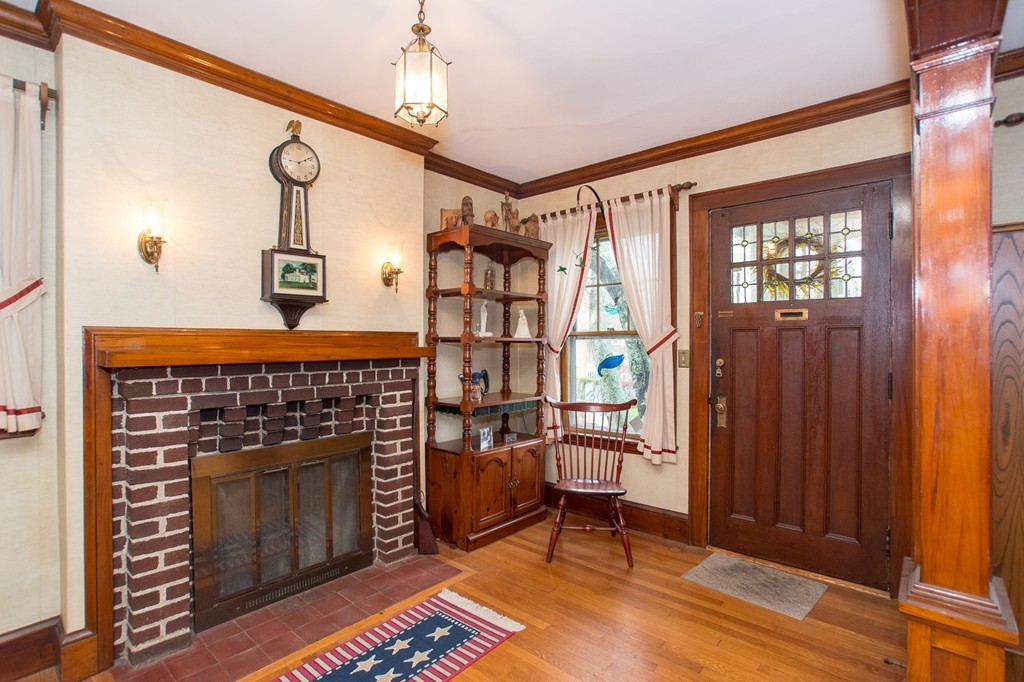 34 Willoughby Road Milton, MA 02186 - Photo 4 of 25