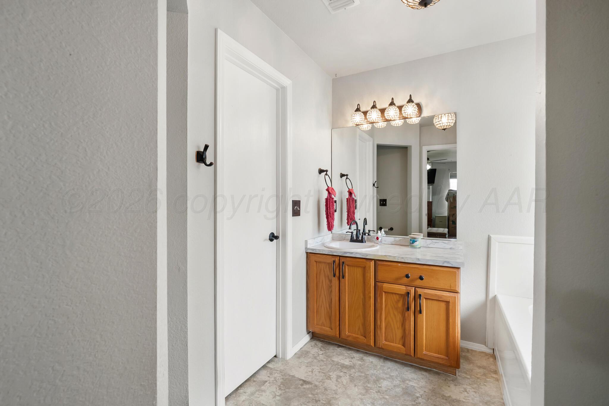 1105 Shasta Drive Amarillo, TX 79110 - Photo 20 of 34 1105 Shasta -33