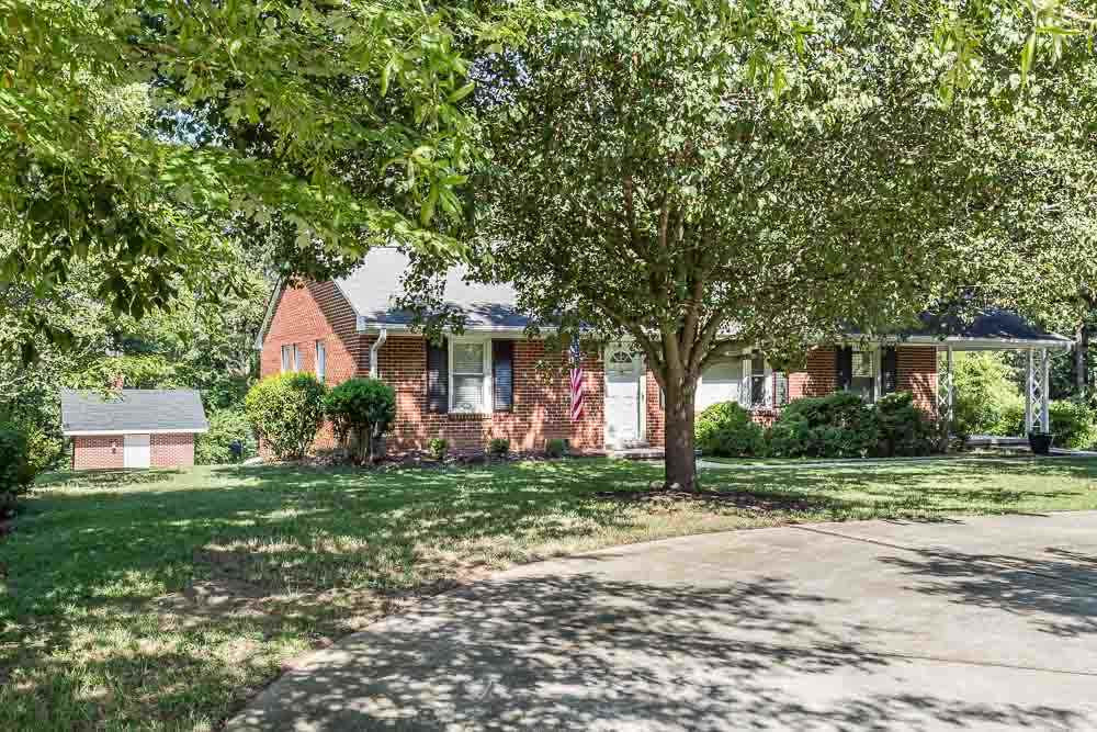 1318 Kent Road Raleigh, NC 27606 - Photo 3 of 28 Front view showing circular driveway