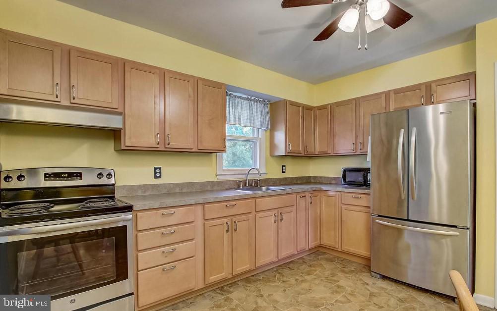 7910 Redstone Road Kingsville, MD 21087 - Photo 7 of 23 Kitchen-Stainless Steel Appliances