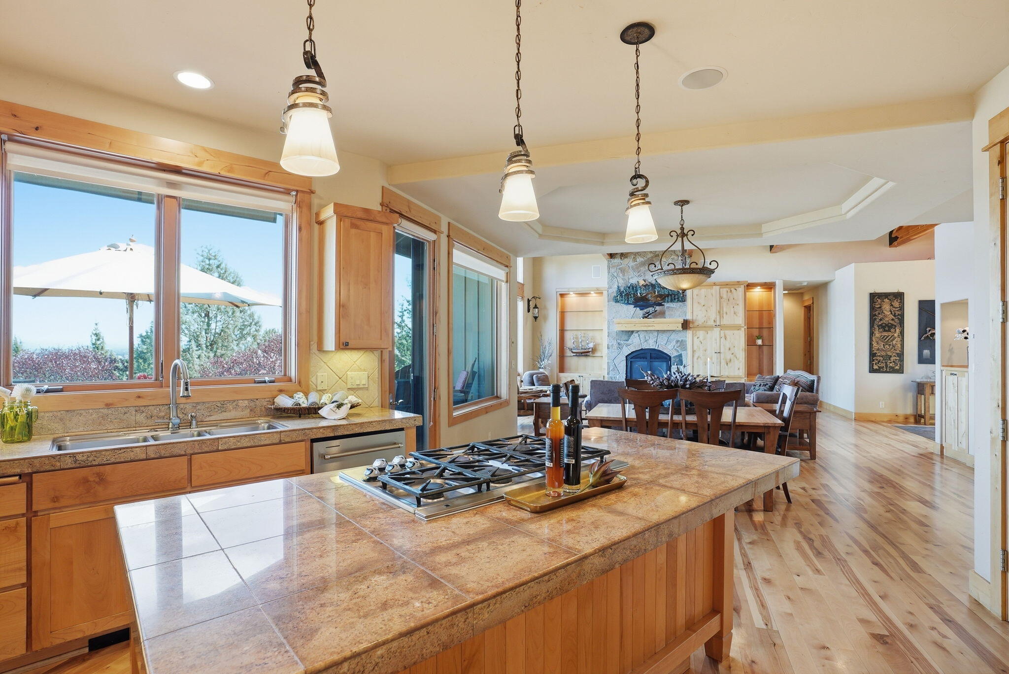 631 Sundance Ridge Court Redmond, OR 97756 - Photo 29 of 61 a very nice looking dining room with a large window