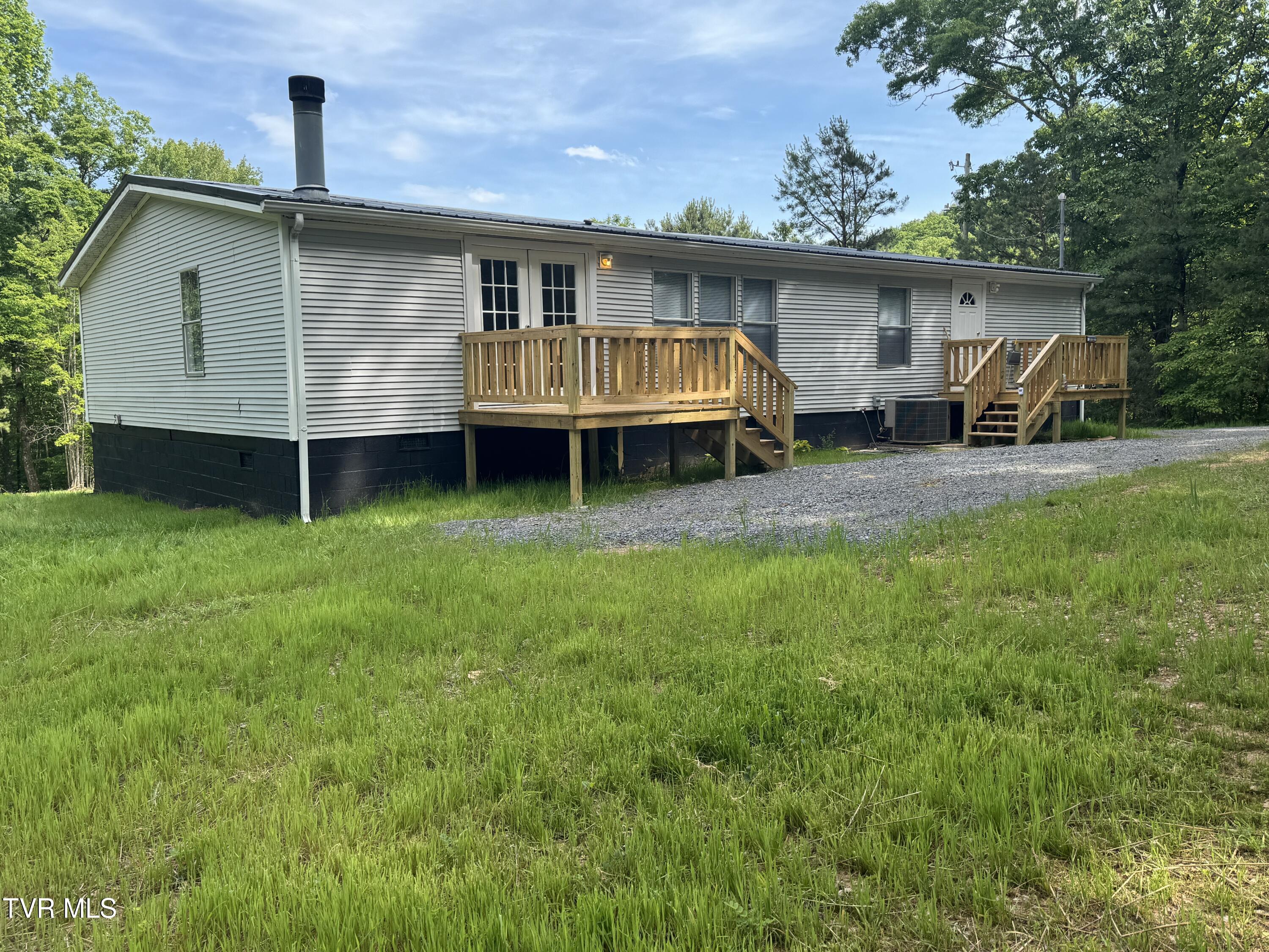 1555 Hamner Hollow Road Big Stone Gap, VA 24219 - Photo 38 of 41 LEFT REAR CORNER VIEW