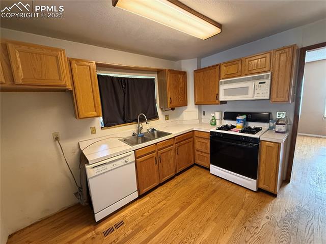931 Alexander Road Colorado Springs, CO 80909 - Photo 5 of 19 Gallery Image 5