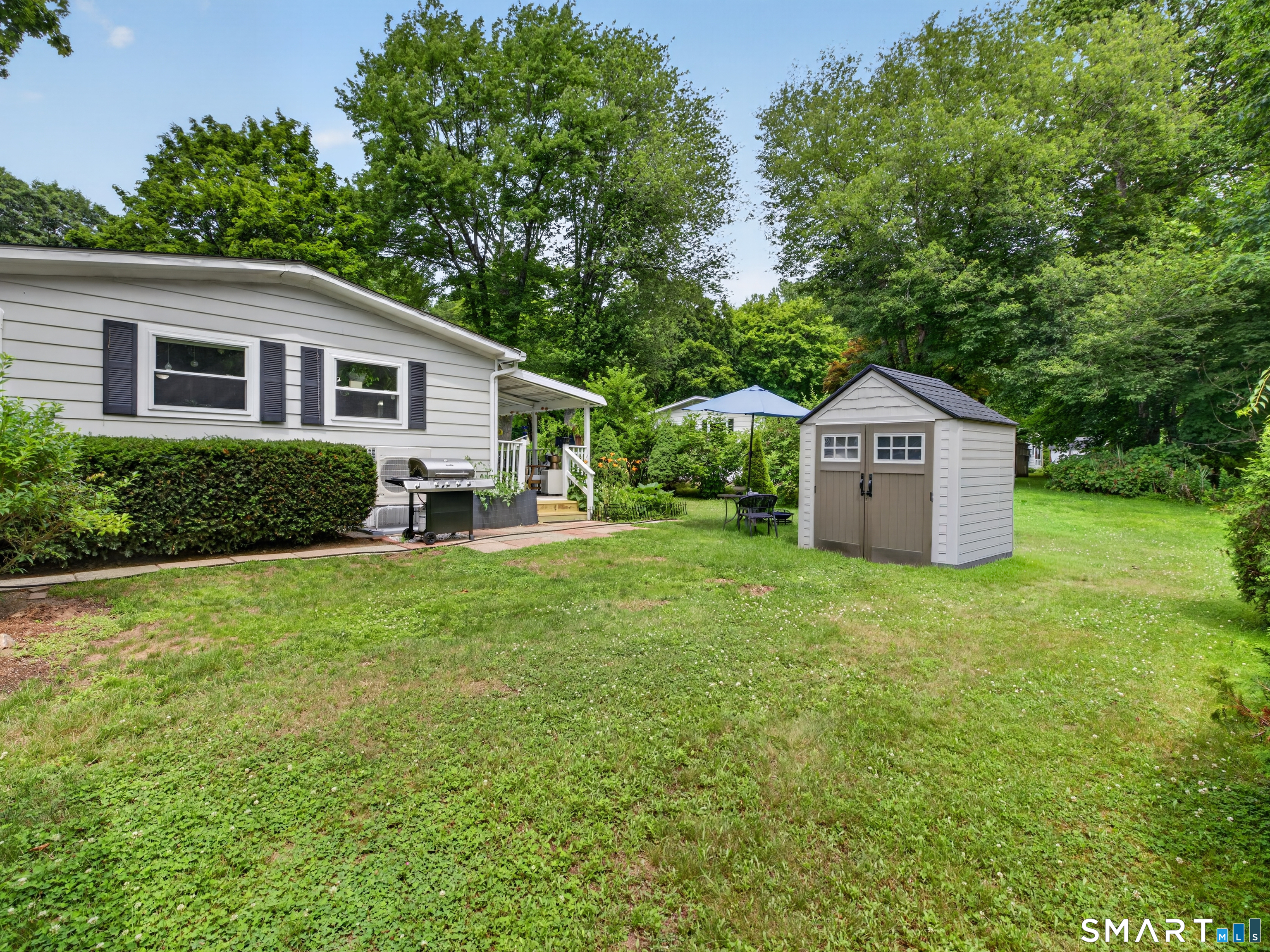 18 Old Forge Road Westbrook, CT 06498 - Photo 20 of 28 a front view of a house with garden