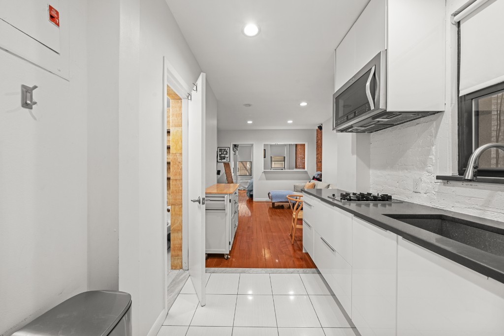 175 Bleecker Street, Unit 11 Manhattan, NY 10012 - Photo 8 of 14 Photo 8