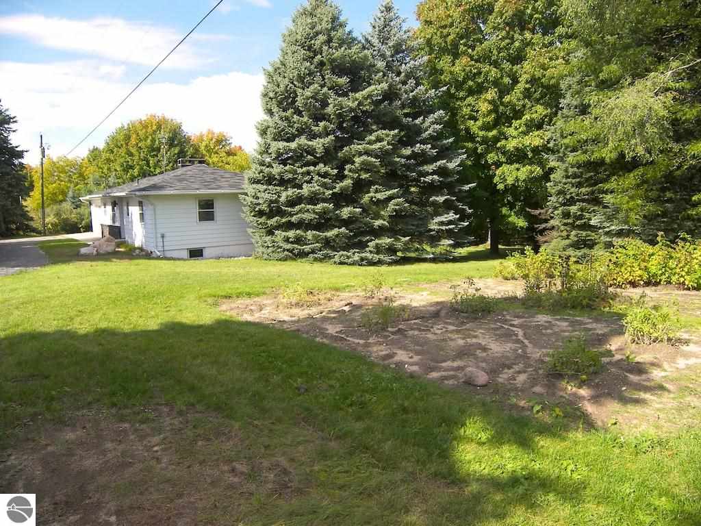 2593 Nelson Road Traverse City, MI 49686 - Photo 51 of 90 1791273-50.JPG