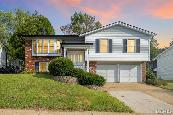 $330,000 | 347 Parma Drive, Ballwin, MO 63021