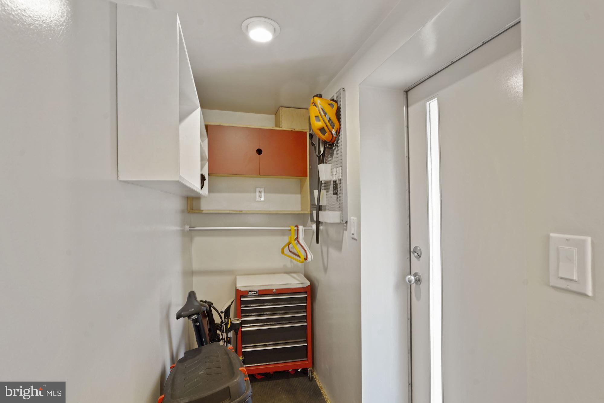 2109 Paul Spring Road Alexandria, VA 22307 - Photo 20 of 74 Private entry