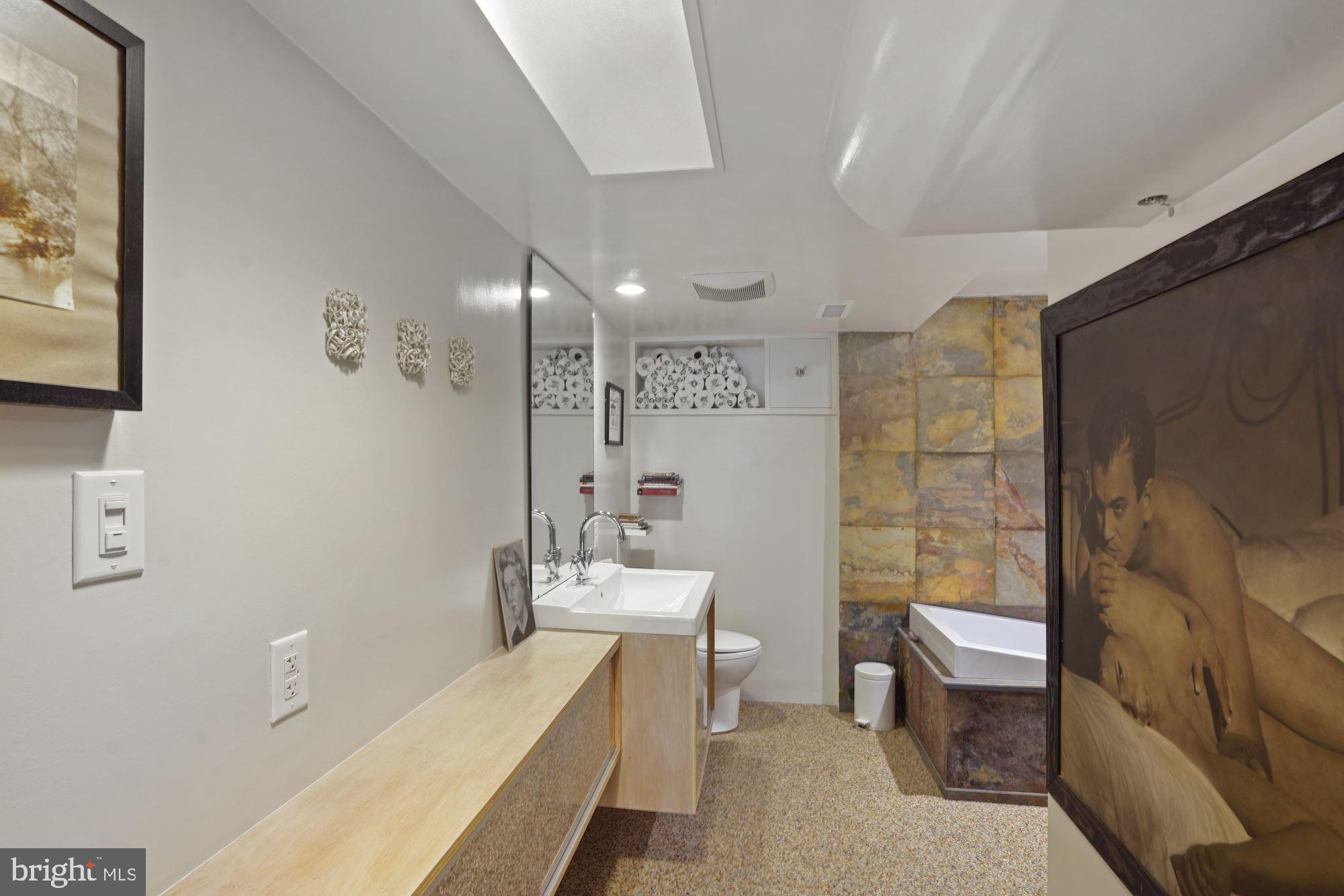 2109 Paul Spring Road Alexandria, VA 22307 - Photo 23 of 74 En suite full bath