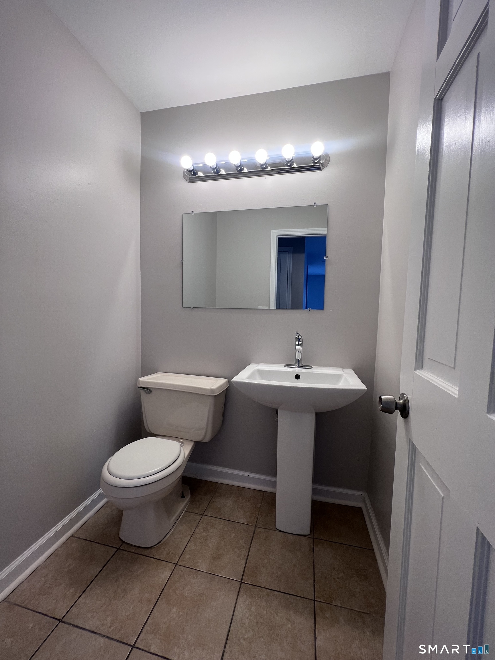 95 Shell Street Bridgeport, CT 06605 - Photo 9 of 34