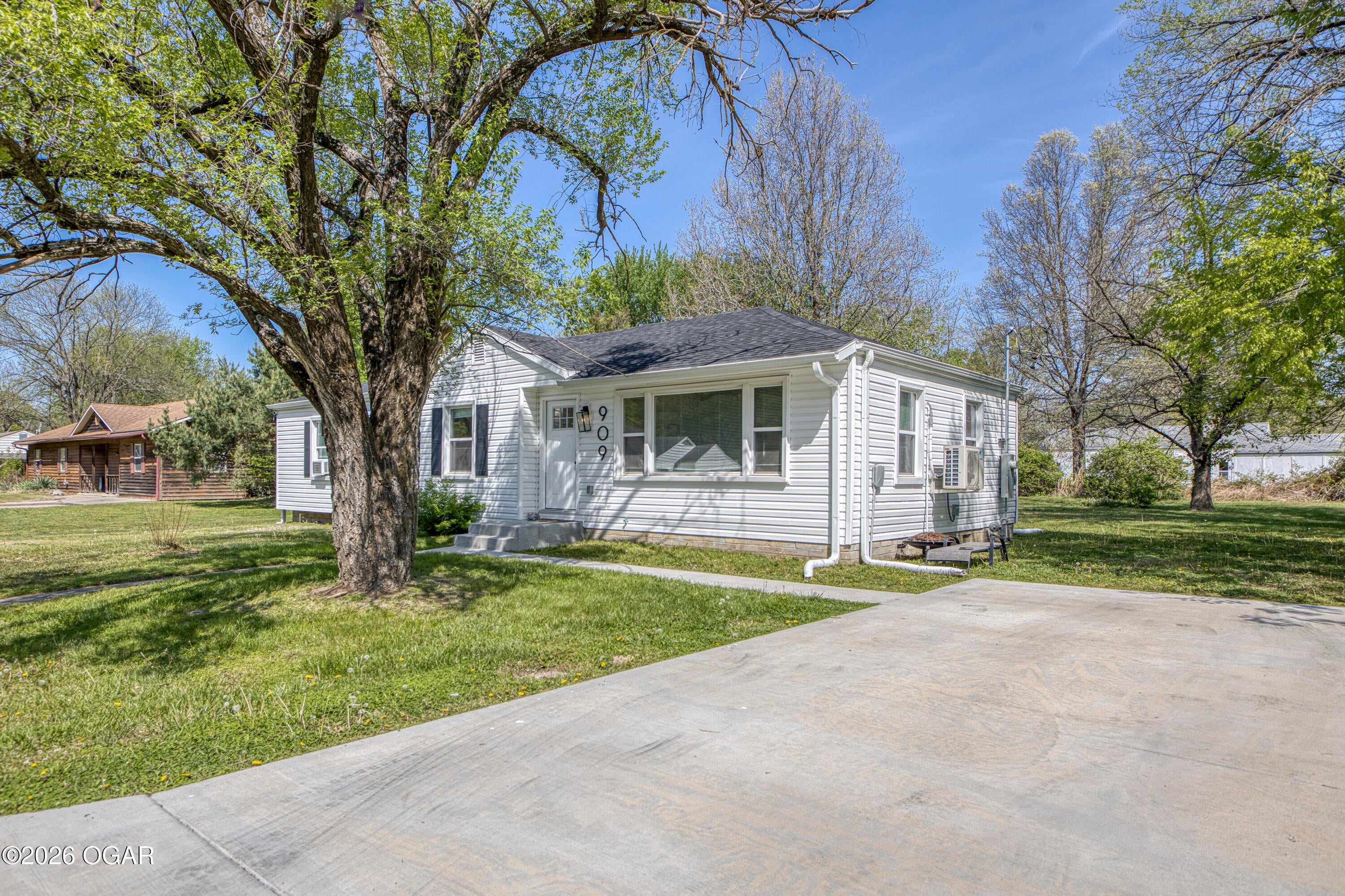 909 Turner Road Pittsburg, KS 66762 - Photo 3 of 24 909 Turner-24