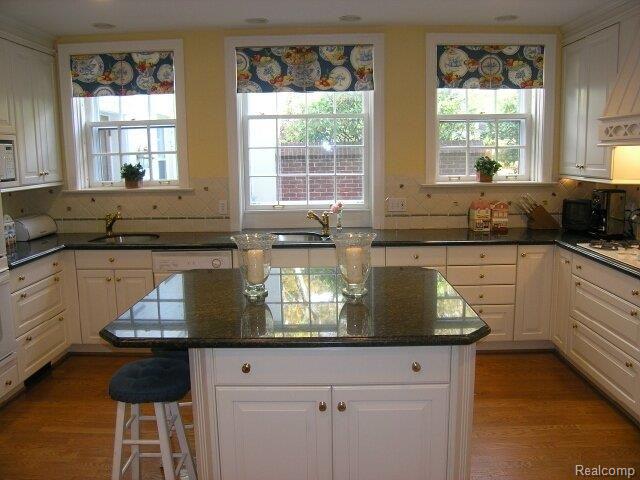 235 Touraine Road Grosse Pointe, MI 48236 - Photo 6 of 19 Kitchen