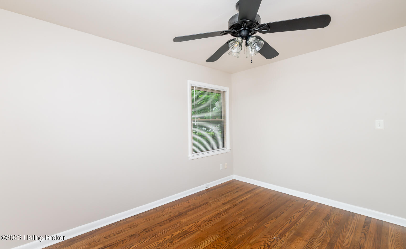 5310 Red Leaf Road Louisville, KY 40218 - Photo 22 of 28 Bedroom 3
